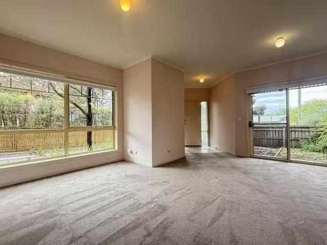Deal! 3 BR 1 Scarborough Square, Mont Albert North, VIC 3129