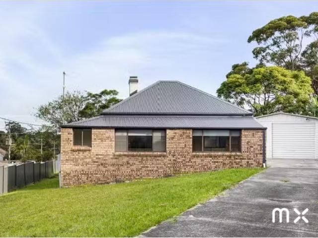 Deal! 3 BR 1 Parsons Street, West Wollongong House for rent L.