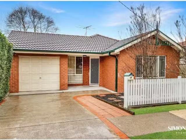 Unique 3 BR 1a Carrington Street, Mayfield Apartment for rent.