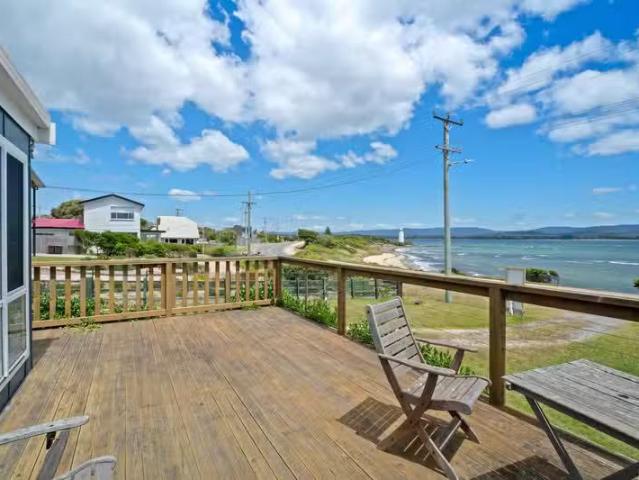 Charming 3 BR 242 Low Head Road, LOW HEAD, TAS 7253 House fo.