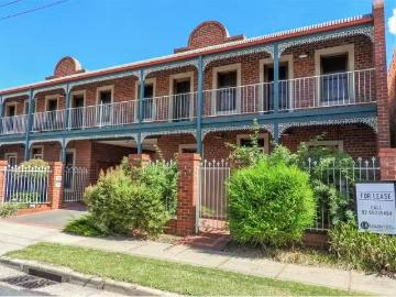 For Rent! 3 BR 2/553 Macauley Street, Albury Townhouse for ren.