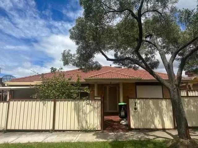 Cheap 3 BR 2/5 Clarke Street, Campbellfield, VIC 3061