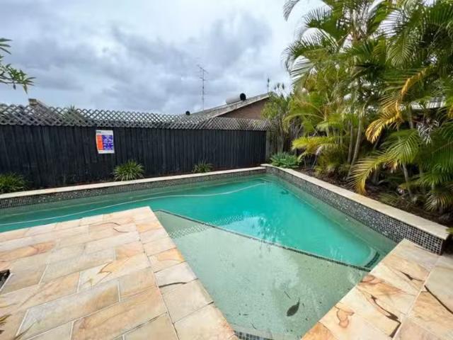 New 3 BR 2/5 Pheasant Court, Miami, QLD 4220 Duplex / Semi.
