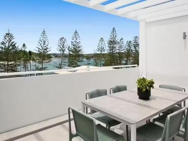 Cozy 3 BR 2/6 Beelyu Street, Burleigh Heads, QLD 4220