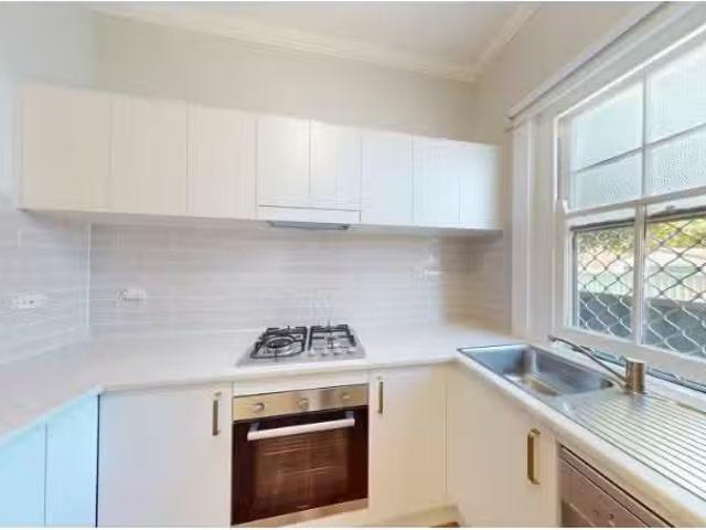 New 3 BR 26 Dent Street, Islington House for rent Listed by L.