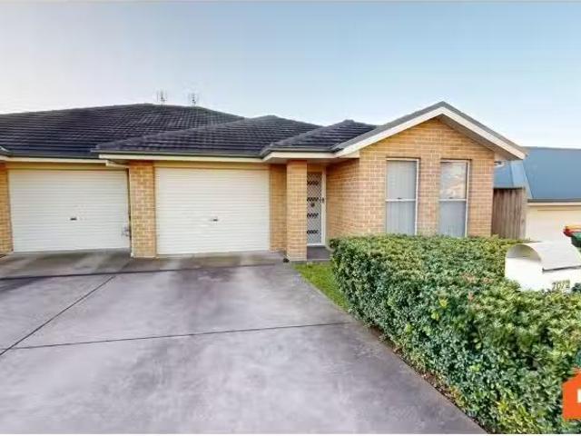 Deal! 3 BR 2/70 Redgum Circuit, Aberglasslyn Townhouse for ren.