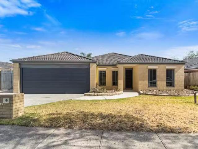 New 3 BR 27 Edinburgh Drive, Skye, VIC 3977 House for Rent