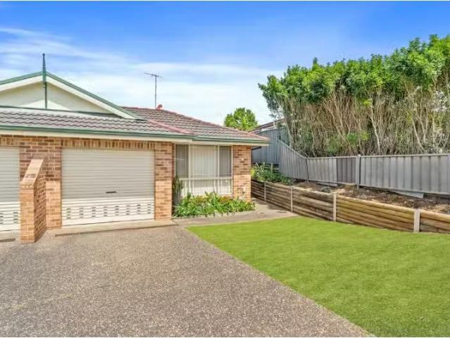 For Rent! 3 BR 2/7 Salamander Place, Raby Townhouse for rent.