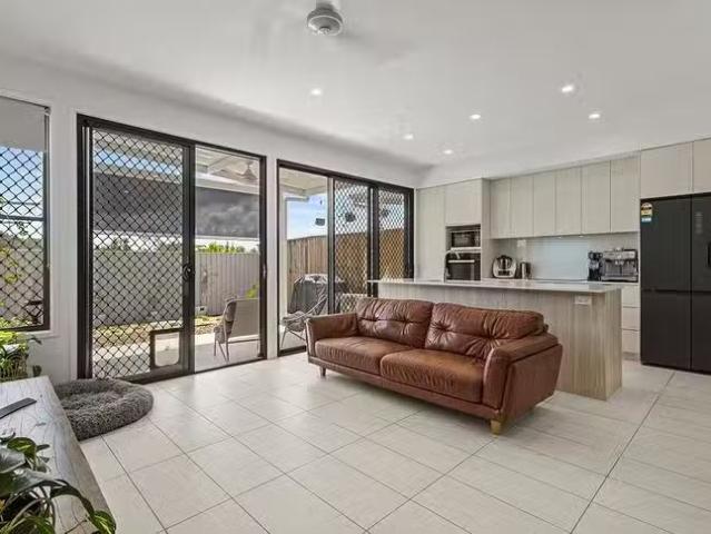 Cheap 3 BR 28/2 College Court, Little Mountain, QLD 4551