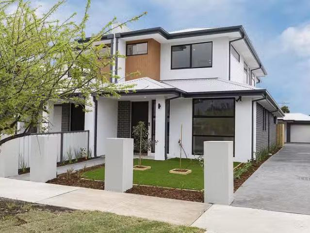 Unique 3 BR 2/8 Richards Court, Brooklyn, VIC 3012