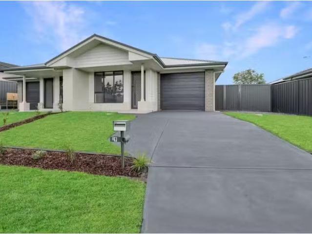 Deal! 3 BR 2/9 Camelia Street, Gillieston Heights Townhouse fo.