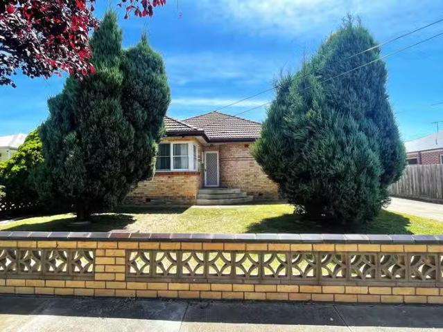 Charming 3 BR 29 Roma Street, Bell Park, VIC 3215 House for.