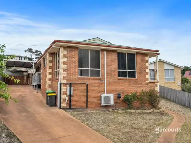 Unique 3 BR 20 Brookston Drive, MORNINGTON, TAS 7018 House f.