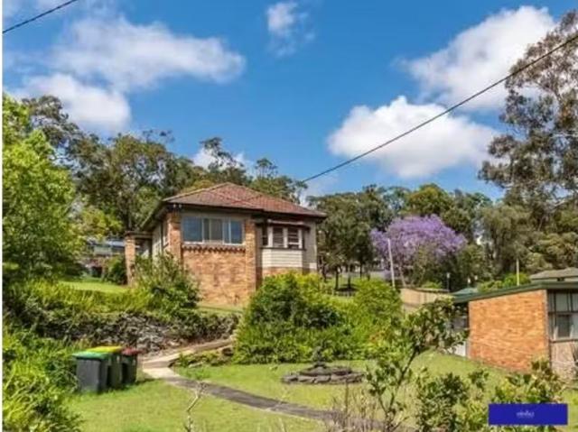 Unique 3 BR 20 Seaview Street, KOTARA House for rent Listed b.