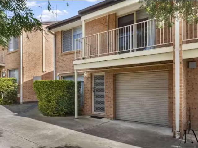 Deal! 3 BR 2/120 Prince Street, Waratah Apartment for rent Li.