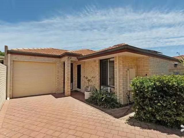 Cozy 3 BR 2/132 Blackwood Avenue, Hamilton Hill, WA 6163