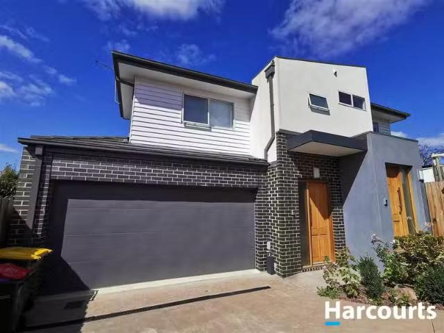 Cozy 3 BR 2/14 Hughes Street, BURWOOD, VIC 3125 Townhouse fo.