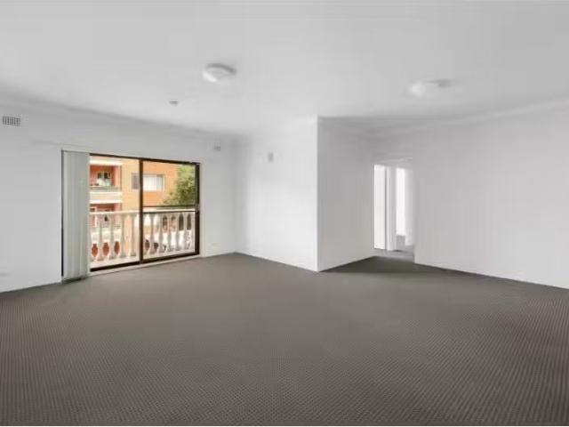 Cheap 3 BR 2/15 Lancelot Street, Allawah Apartment for rent L.