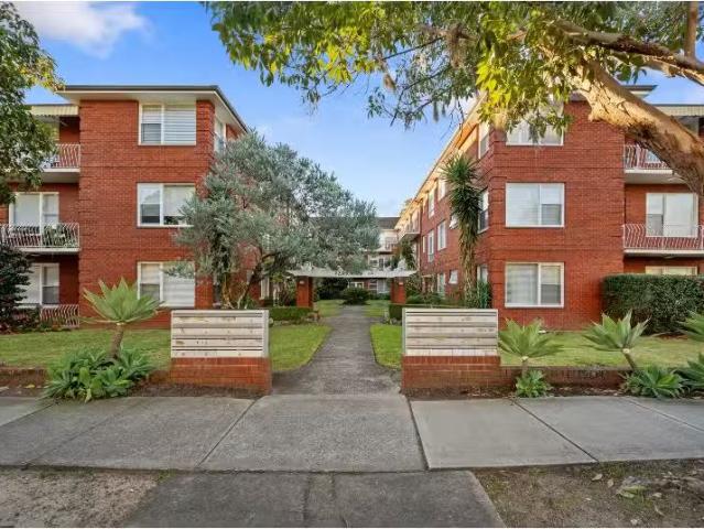 Cozy 3 BR 2/166 Russell Avenue, DOLLS POINT Apartment for rent.