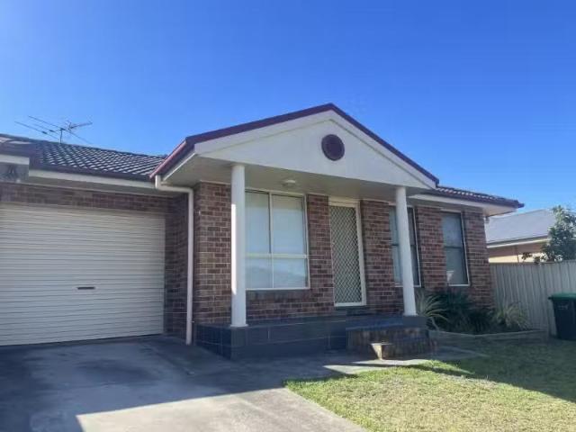 Cheap 3 BR 2/174 Gardner Circuit, SINGLETON HEIGHTS Townhouse.