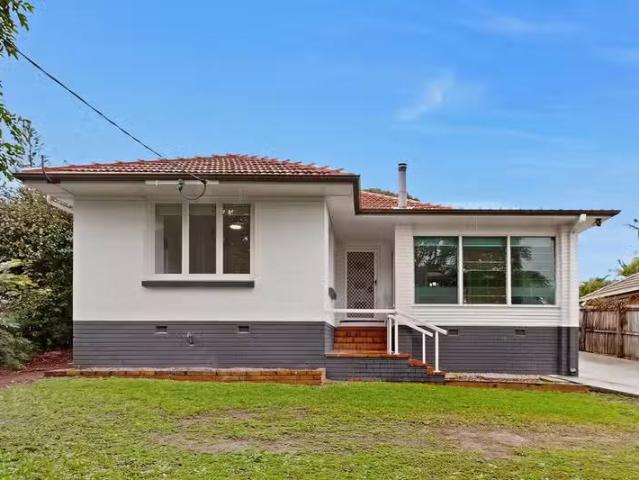 Cheap 3 BR 21 Ellerdale Street, ASPLEY, QLD 4034 House for R.
