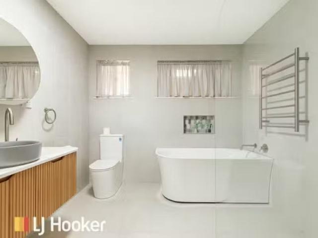 Unique 3 BR 21 Kinarra Street, SOUTH TAMWORTH House for rent.
