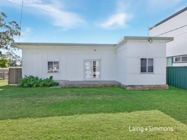 Nice 3 BR 21 Paull St, Mount Druitt House for rent Listed by.