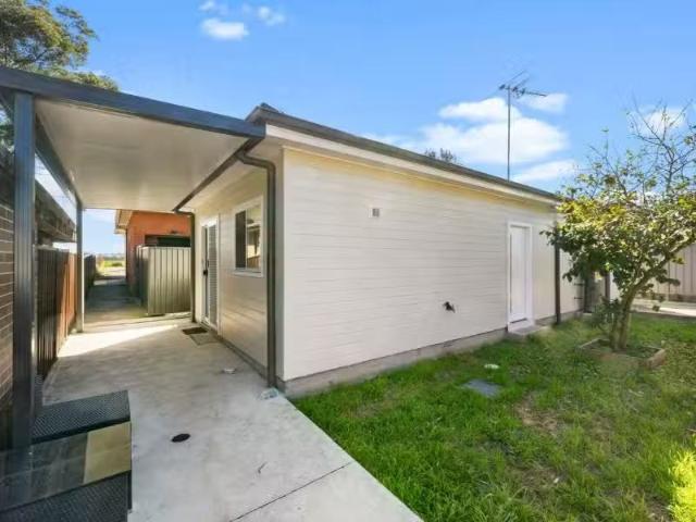Charming 3 BR 228 Wonga Street, Lurnea House for rent Listed.