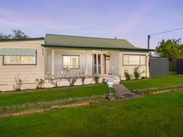 Just in! 3 BR 22 Russell Street, Branxton House for rent List.