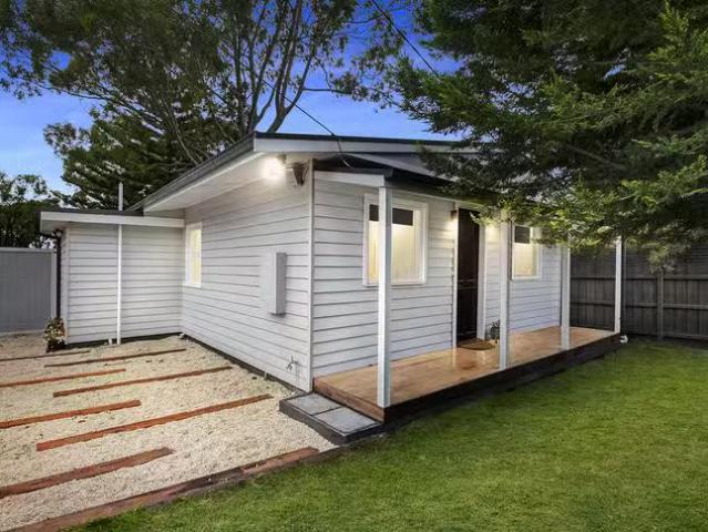 Nice 3 BR 22 Towerhill Road, Frankston, VIC 3199