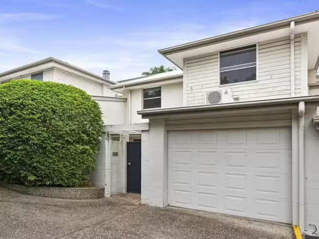 Cozy 3 BR 2/33 Oriel Road, Clayfield, QLD 4011
