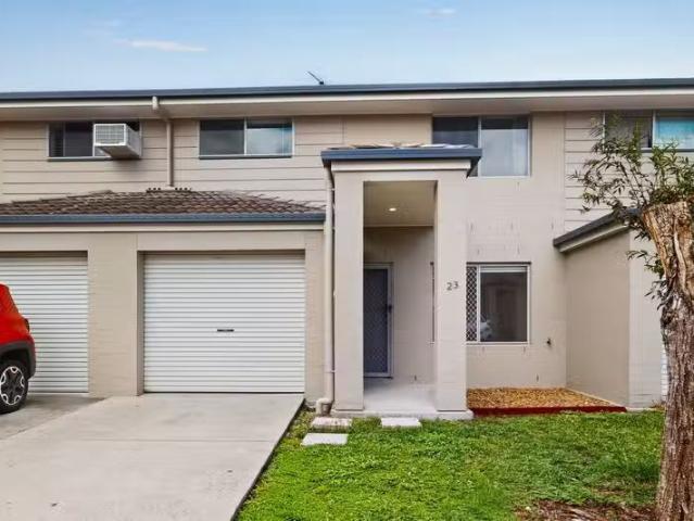 Cozy 3 BR 23/116 136 Station Road, LOGANLEA, QLD 4131 Townho.