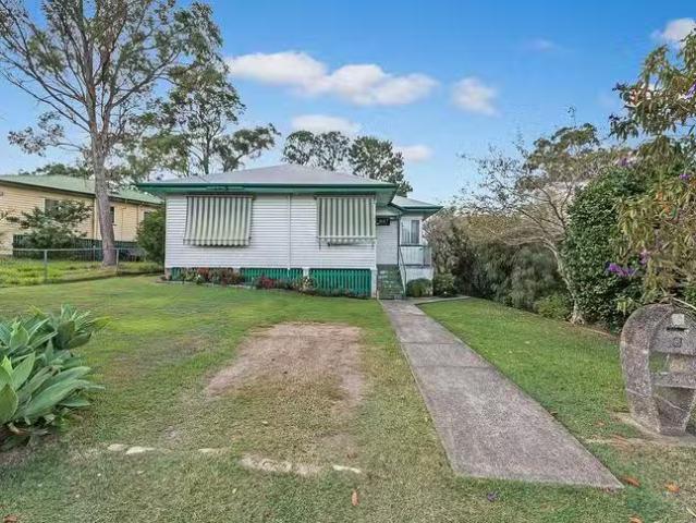 Unique 3 BR 2 Fry Street, Holland Park, QLD 4121