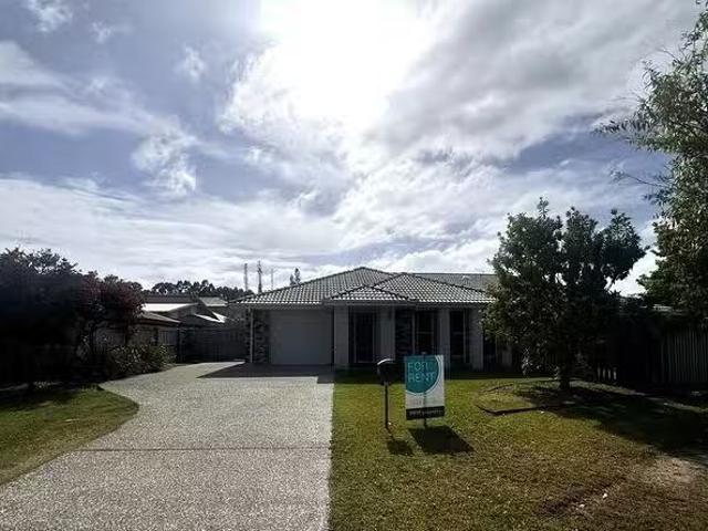 For Rent! 3 BR 2B Sapphire Place, Pimpama, QLD 4209