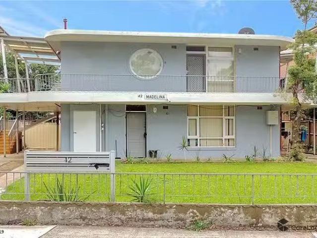 For Rent! 3 BR 3/42 Bellevue Street, North Parramatta, NSW 215.