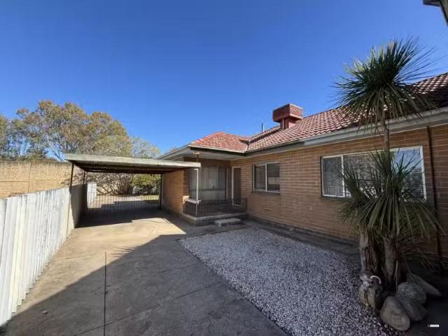 Unique 3 BR 3/517 Abercorn Street, South Albury Apartment for.