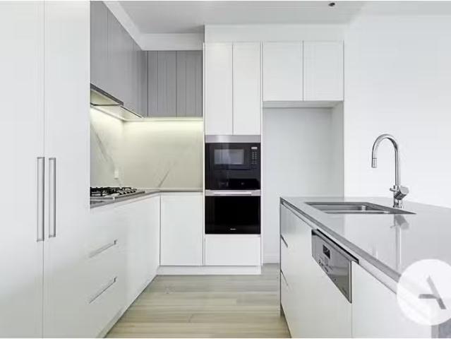 Deal! 3 BR 36/20 Leahy Close, NARRABUNDAH Townhouse for rent.