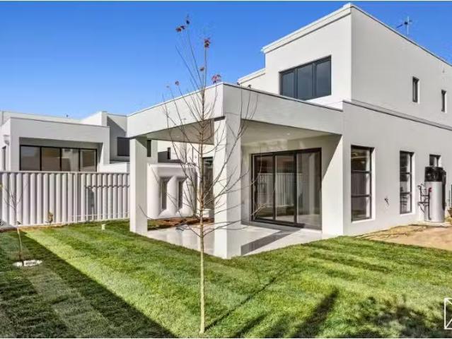 Unique 3 BR 3/6 Southwell Street, Weetangera House for rent L.