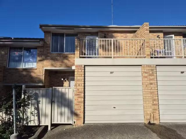 Rental! 3 BR 38A/177A Reservoir Road, Blacktown Townhouse for.