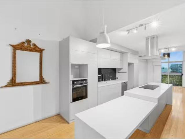 Unique 3 BR 38D/17 Eden Street, ADELAIDE Apartment for rent L.