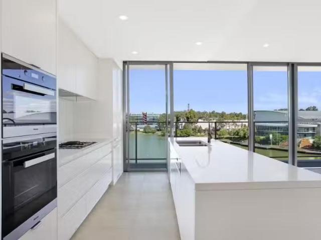 Nice 3 BR 30/38 Solent Circuit, Baulkham Hills Apartment for r.