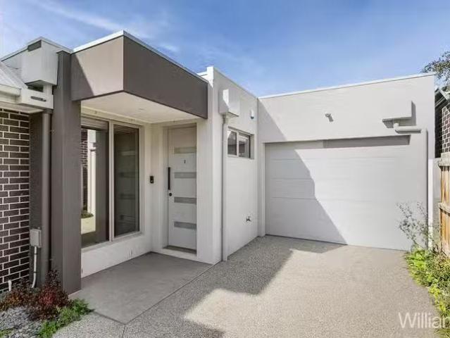 Deal! 3 BR 3/131 Blackshaws Road, Newport, VIC 3015