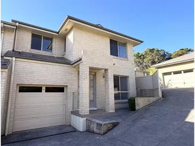Cheap 3 BR 3/16 Baroonba Street, Whitebridge Townhouse for ren.