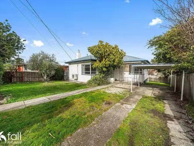 Cozy 3 BR 31 Renfrew Circle, Goodwood, TAS 7010