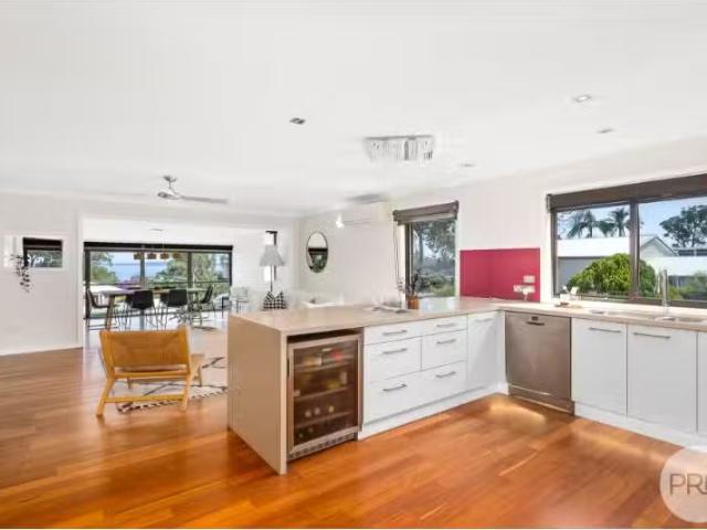 Charming 3 BR 31a Vista Avenue, SOLDIERS POINT Apartment for r.