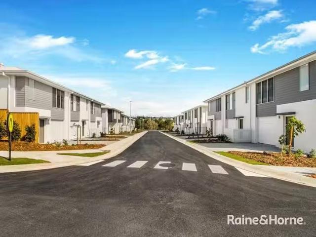 Cheap 3 BR 32/63 Watercress Boulevard, Redbank Plains, QLD 4301