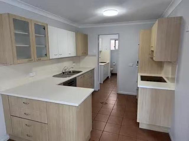 Unique 3 BR 3/2 Margaret Street, Scarborough, QLD 4020