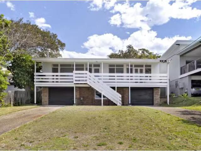Nice 3 BR 32 Park Avenue, Caves Beach House for rent Listed b.
