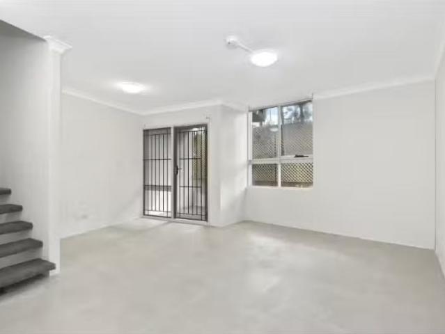 Unique 3 BR 3/2A Short Street, Forest Lodge House for rent Li.