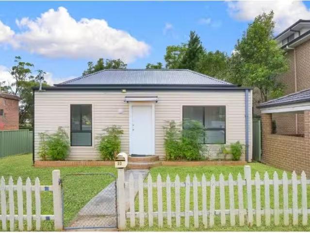 Nice 3 BR 33 King Street, Penrith House for rent Listed by De.